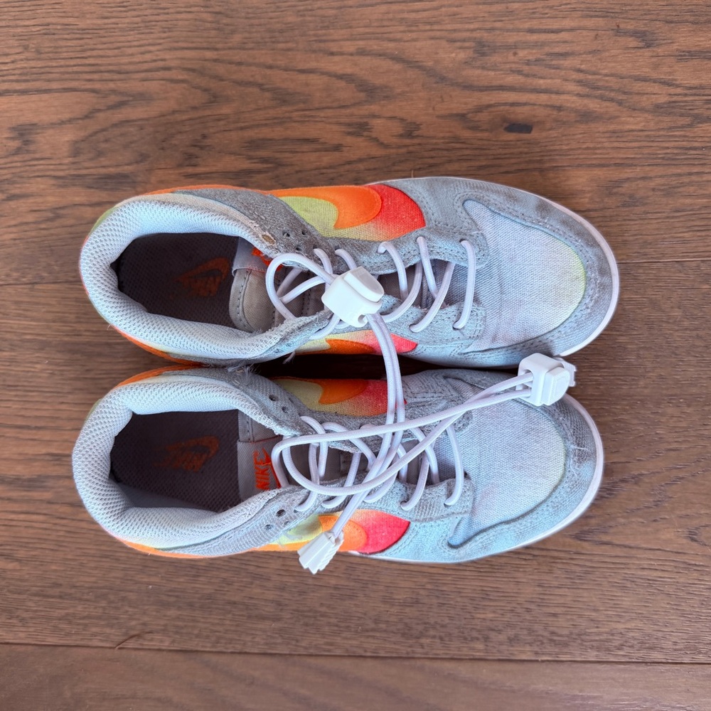 Nike Dunk Low sneakers “Heat Map" Color 
2Y ( Big Girls ) plus No tie shoelaces